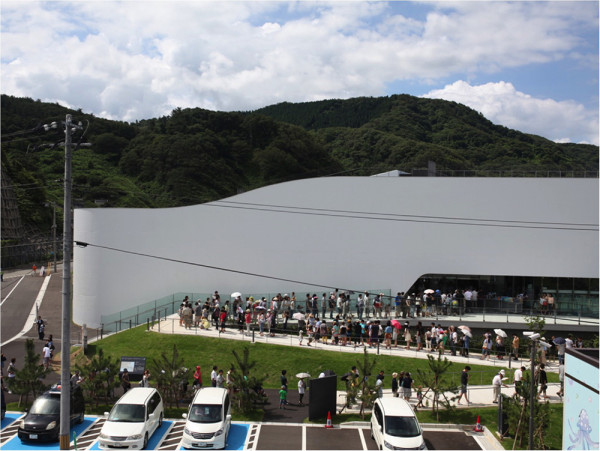 賑う加茂水族館