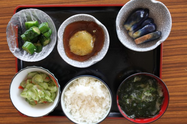 これが今私の食べている動物食を除いた料理である。